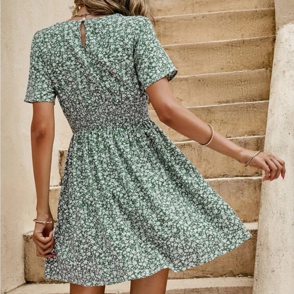 Cottagecore Emerald Floral A-Line Dress - Picture 2 of 6
